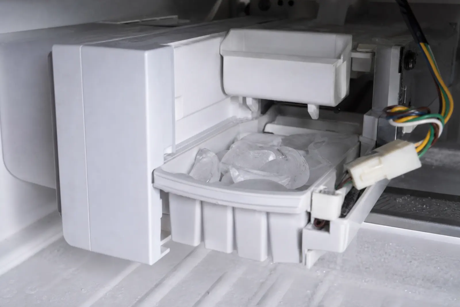 Ice maker assembly and tray ready for replacement